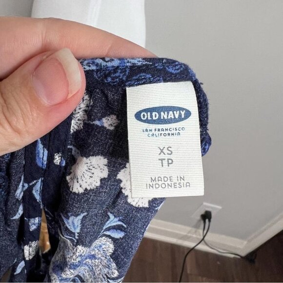 Old Navy Womens Size XS Blue Floral Tank Top Blouse High Neck Keyhole Button - Picture 6 of 9